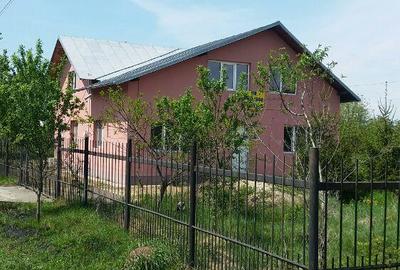 Casă cu 10 camere cu Teren 2200 Mp în Lucieni - 2