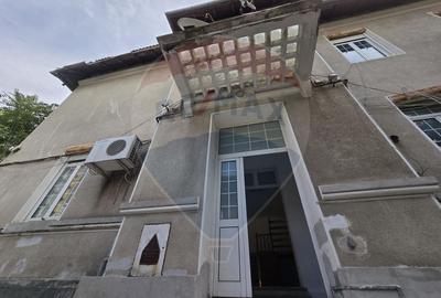 DE VANZARE Casa / Vila cu 11 camere de vanzare in zona Parcul Carol - 9