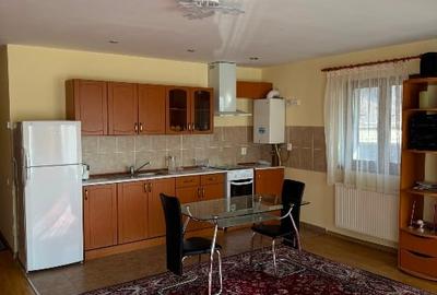 Vand apartament spatios, 2 camere, garaj si boxa in Sinaia,