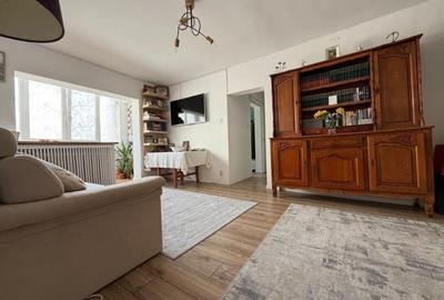 Apartament cu 4 camere semidecomandat, mobilat în Turda