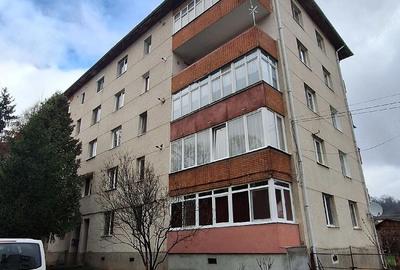 Apartament cu 3 camere decomandat în Central - 1