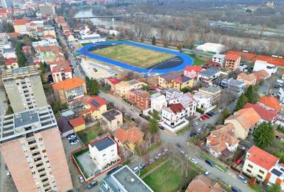 Casă cu 7 camere cu Teren 357 Mp în Romanilor - 2