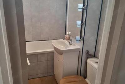 Apartament Renovat cu 2 Camere si Parcare in Astra - 13