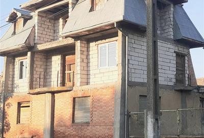 Casă cu 6 camere în Vest - 4