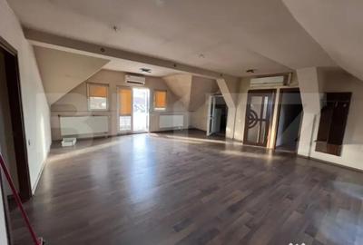Casă cu 11 camere cu Teren 1342 Mp în Central - 10