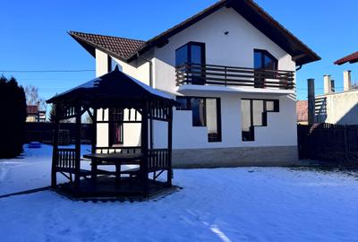 Casă cu 4 camere cu Canalizare în Cristian - 2