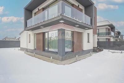 Casă cu 4 camere cu Teren 388 Mp în Sânpetru - 1