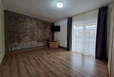 Apartament cu 2 camere, decomandat, parcare, zona Eroilor - 1