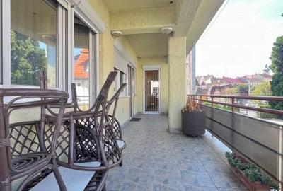 Apartament cu 4 camere în Central - 1
