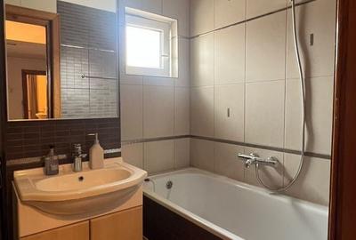 Apartament cu 3 camere decomandat în Intim - 2