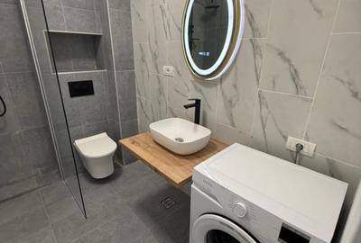 Apartament cu 3 camere semidecomandat în Km 5 - 19