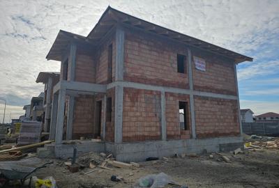 Duplex cu 4 camere cu Canalizare în Moșnița Nouă - 3