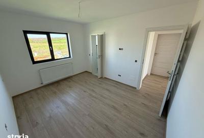 Casă cu 5 camere cu Teren 490 Mp în Păulești - 8