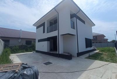 Casă individuală cu 4 camere în Clinceni