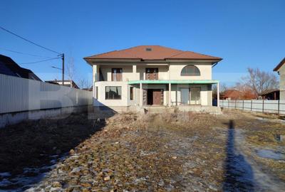 Casă cu 5 camere cu Teren 2000 Mp în Central - 18