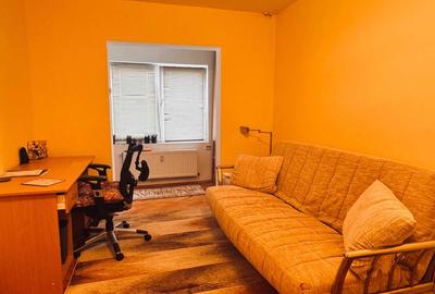 Apartament cu 3 camere decomandat în Exterior Vest
