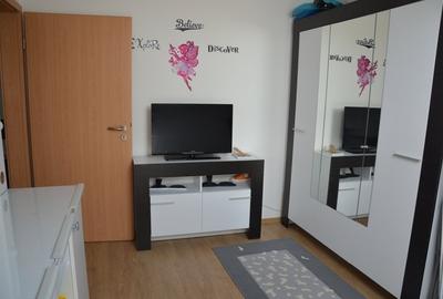 Apartament cu 3 camere semidecomandat, mobilat în Giroc - 11