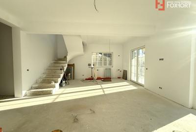 Duplex cu 5 camere cu Canalizare în Giarmata - 2