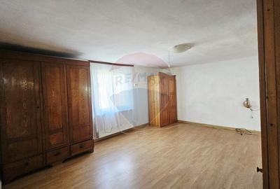 Apartament cu 3 camere de vanzare in zona Central - 1