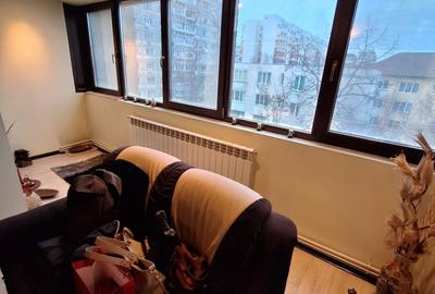 Apartament cu 4 camere semidecomandat, mobilat în Circumvalațiunii - 9