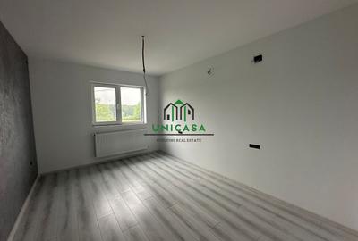 Casă individuală cu 8 camere cu Teren 2000 Mp în Români - 10