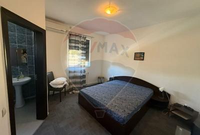 Pensiune cu 23 camere de vanzare in Mamaia Sat - 2