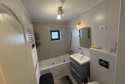 Apartament cu 3 camere decomandat în Mărăcineni - 3