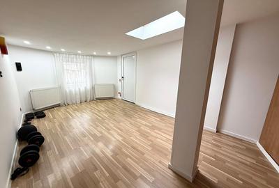 Casă cu 4 camere cu Canalizare în Parcul Carol - 17