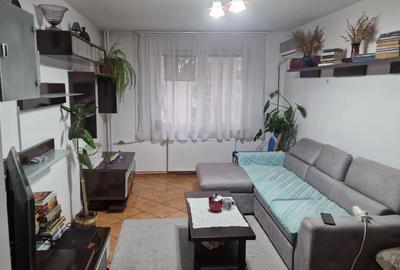 Apartament cu 3 camere semidecomandat în Pantelimon - 1