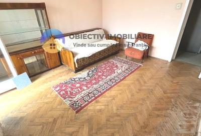 Apartament 3 camere , zona centrala, etaj 1