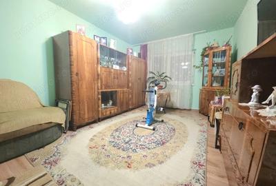 Proprietar vand apartament 2 camere decomandat zona CETATE STADION - 1