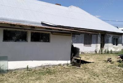 Vand casa cu 2 intrari separate 2 ?i 3 camere cu toate dotarile Vand casa cu 2 intrari separate 2 ?i 3 camere cu toate dotarile - 3