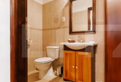 Casă cu 7 camere cu Teren 3000 Mp în Central - 2