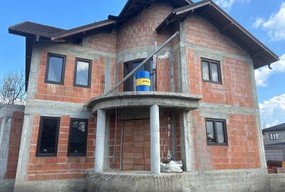 Casă cu 4 camere în Bărcănești - 1