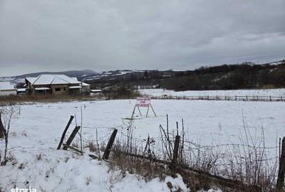 Teren de 1400 mp, în Corund - 1