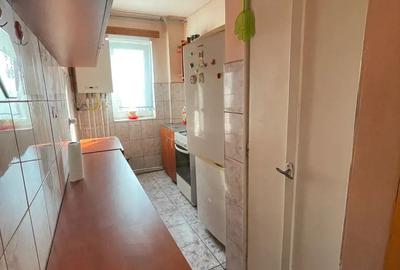 Vand apartament cu 2 camere - zona Gojdu - 2
