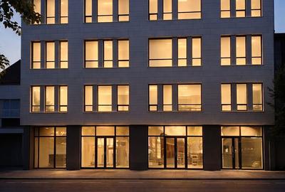 Spațiu comercial, de 1,640 mp, în Central - 3