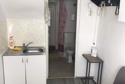 Garsonieră decomandată în Central - 7