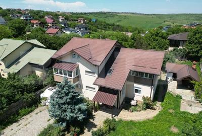 Casa cu 7 camere, 400 mp, 1500 mp de teren, Breazu - 1