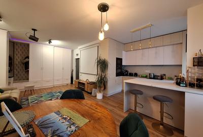 Apartament cu 3 camere semidecomandat, mobilat în Florești