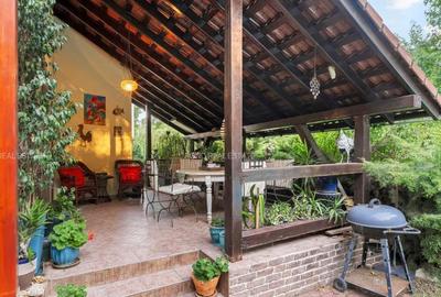 Casă cu 7 camere cu Piscina în Corbeanca