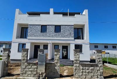 Casă cu 4 camere cu Teren 200 Mp în Berceni