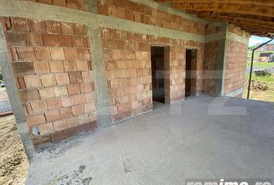 Casă cu 6 camere cu Teren 500 Mp în Central - 1