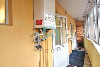 Apartament cu 2 camere decomandat în Tractorul - 10