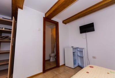 Casă cu 4 camere decomandat în Săcelu - 7
