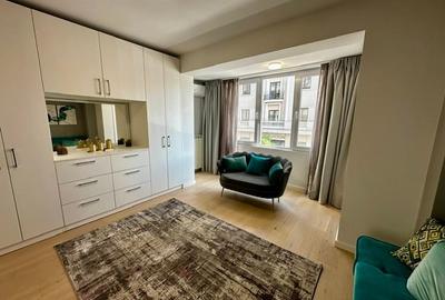 Apartament cu 3 camere semidecomandat în Cișmigiu