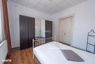 Apartament cu 3 camere semidecomandat în Parcul Carol
