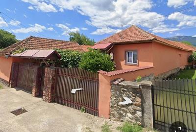 Casă cu 6 camere cu Teren 1080 Mp în Runcu