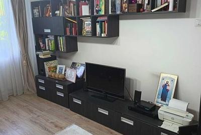 Apartament cu 3 camere decomandat în Apărătorii Patriei