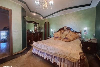 Casă cu 7 camere cu Teren 766 Mp în Central